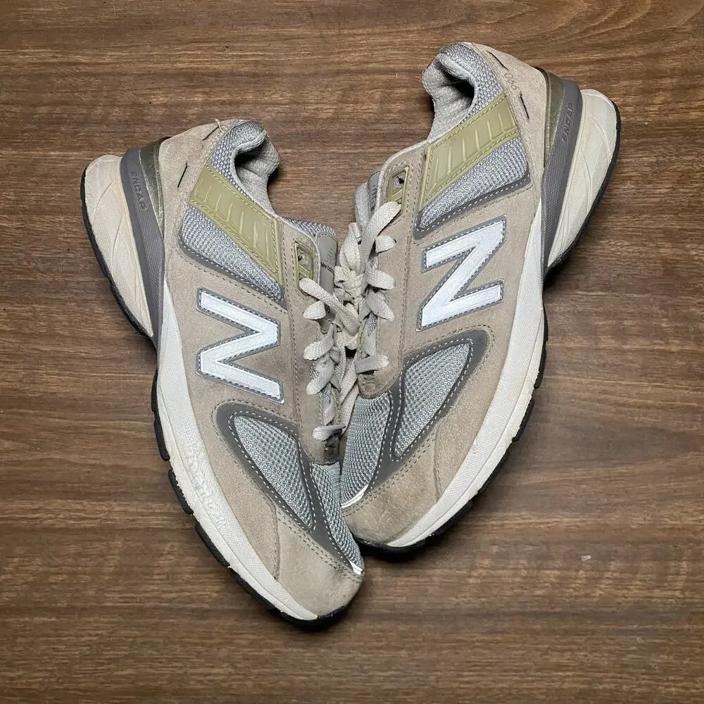 Boy's New Balance 990v5 Grey White Running Shoes Sneaker Size 6Y (GC990GL5)